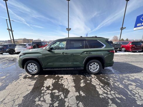 Used 2023 Toyota Sequoia SR5 w/ SR5 Premium Package image 6