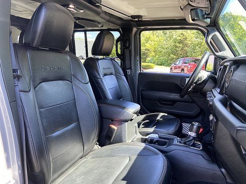 Used 2022 Jeep Wrangler Unlimited Sahara AWD/4WD image 16