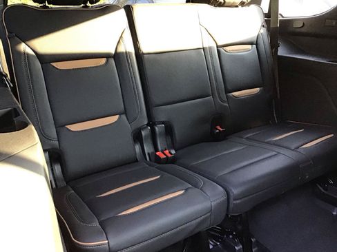 Used 2023 GMC Yukon AT4 w/ AT4 Premium Plus Package AWD/4WD image 7