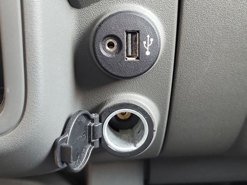 Used 2019 Nissan Frontier SV image 31