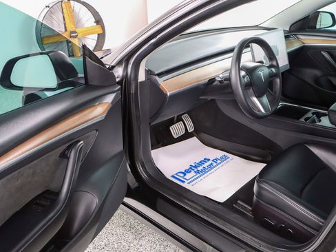 Used 2022 Tesla Model 3 Performance image 3