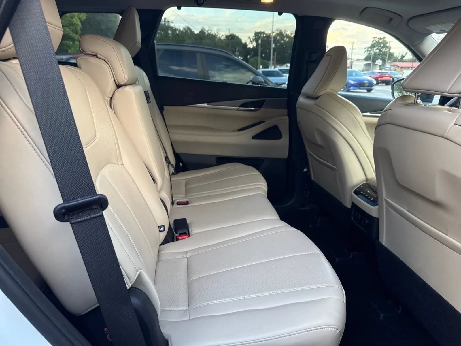 Used 2023 INFINITI QX60 Luxe w/ Cargo Package AWD/4WD image 16