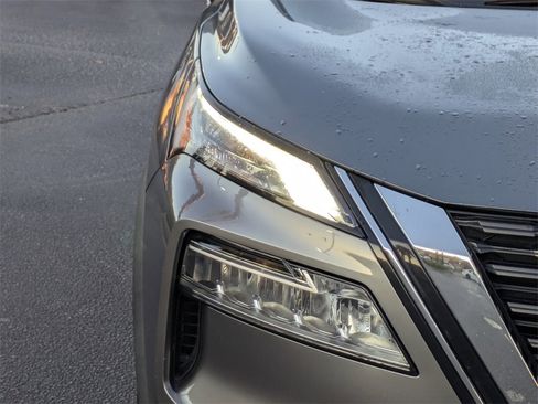 Used 2022 Nissan Rogue SV image 10