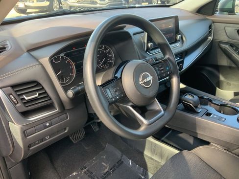 Used 2023 Nissan Rogue SV image 13
