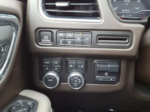 Used 2022 GMC Yukon SLT w/ SLT Premium Package AWD/4WD image 16