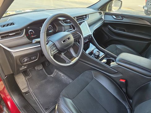 Used 2023 Jeep Grand Cherokee Altitude image 14