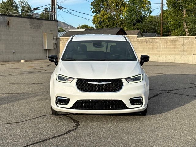 Used 2025 Chrysler Pacifica Select FWD image 12