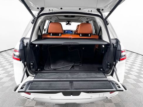 Used 2024 BMW X7 xDrive40i w/ Executive Package image 32