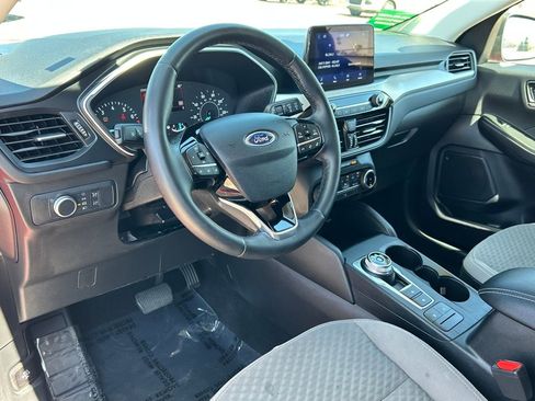 Used 2022 Ford Escape SE w/ SE Sport Appearance Package image 7