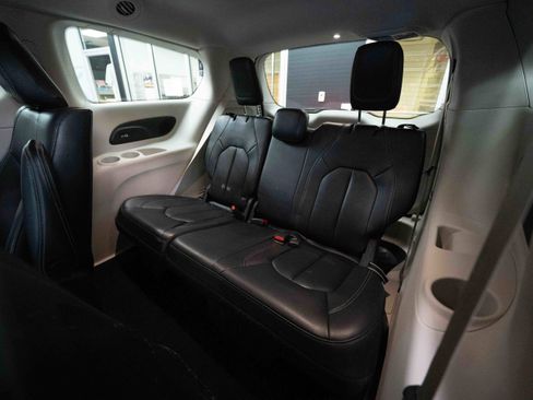 Used 2022 Chrysler Pacifica Touring-L w/ Uconnect Theater Family Group image 24