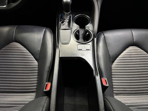 Used 2019 Toyota Camry FWD image 28