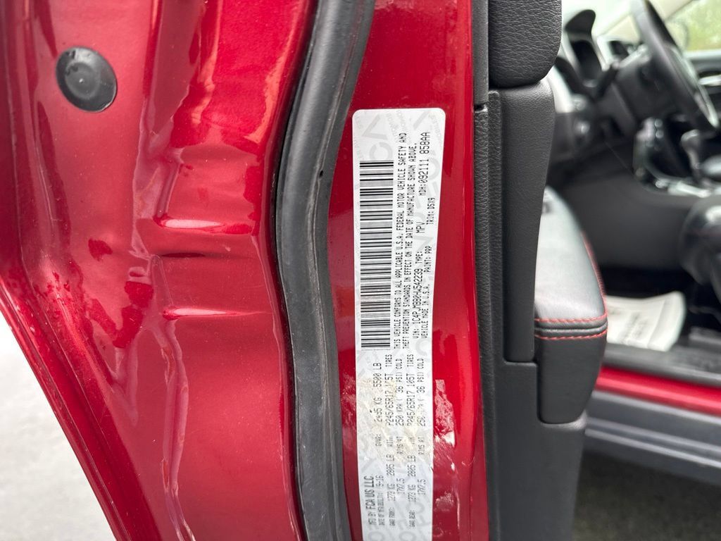 Used 2017 Jeep Cherokee Trailhawk AWD/4WD image 38