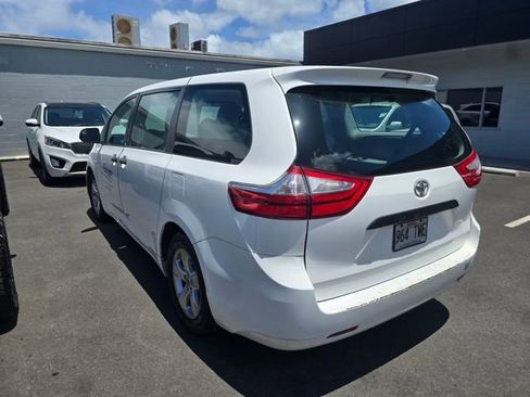 Used 2015 Toyota Sienna L FWD image 10