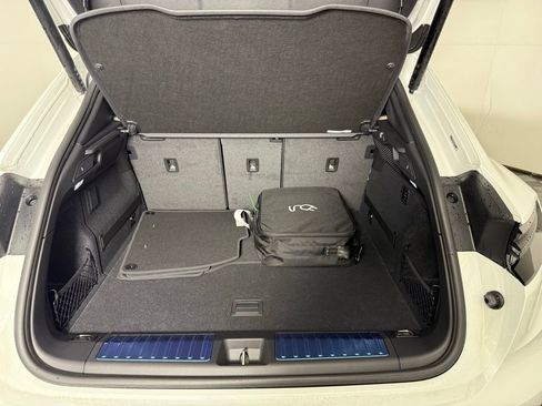 New 2025 Porsche Macan 4 Electric image 16