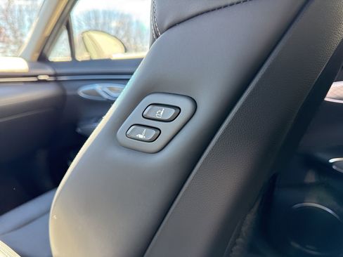 Used 2025 Genesis Electrified GV70 Advanced w/ Prestige Package image 18