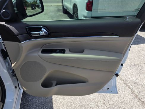 Used 2019 Jeep Grand Cherokee Overland RWD image 20