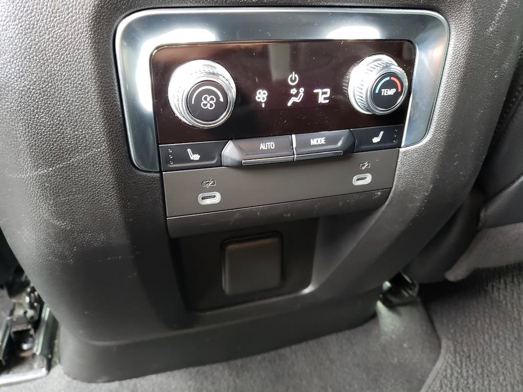 Used 2023 GMC Yukon Denali RWD image 11