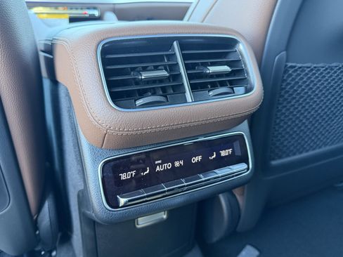 New 2026 Mercedes-Benz GLS 450 4MATIC image 33