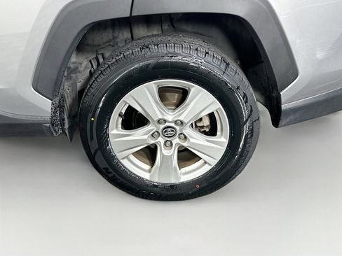 Used 2020 Toyota RAV4 XLE w/ Convenience Package image 11