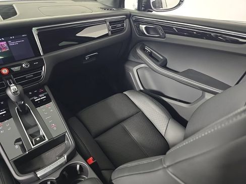 Certified 2026 Porsche Macan AWD/4WD image 24