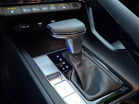 Certified 2023 Hyundai Elantra Limited w/ Cargo Package image 22