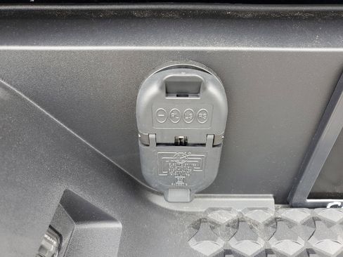 New 2026 GMC Canyon Elevation image 7