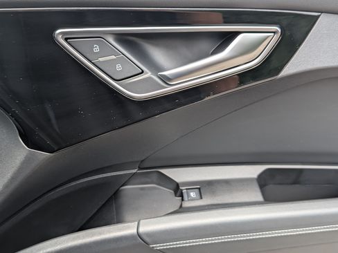 Used 2023 Audi Q4 e-tron Premium Plus w/ Premium Plus RWD image 22
