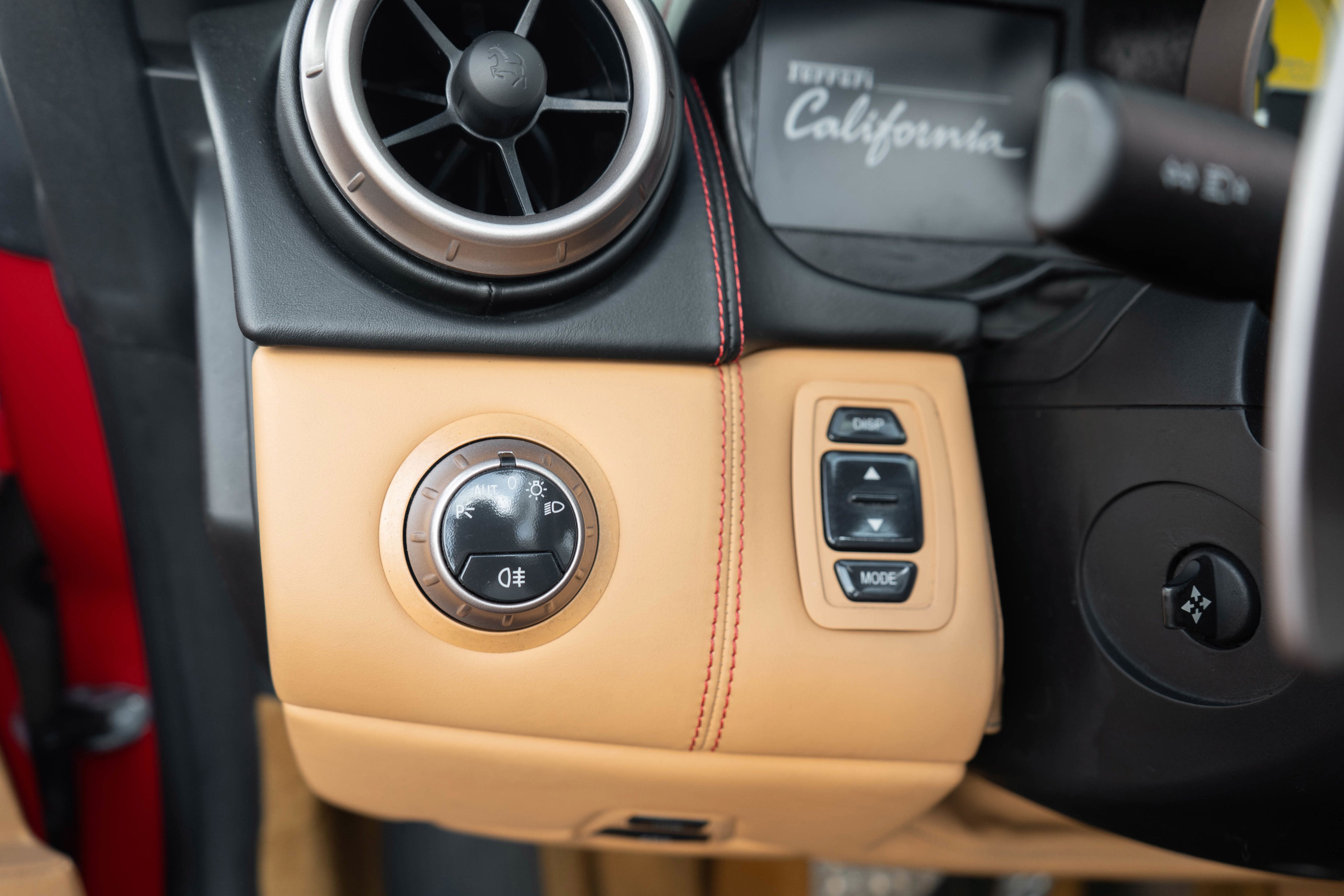 Used 2010 Ferrari California RWD image 16