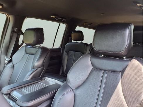 Used 2024 Jeep Wagoneer L Series II w/ Flexible Seating Group AWD/4WD image 24