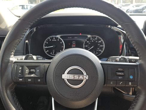 Used 2024 Nissan Pathfinder SV w/ SV Premium Package FWD image 11
