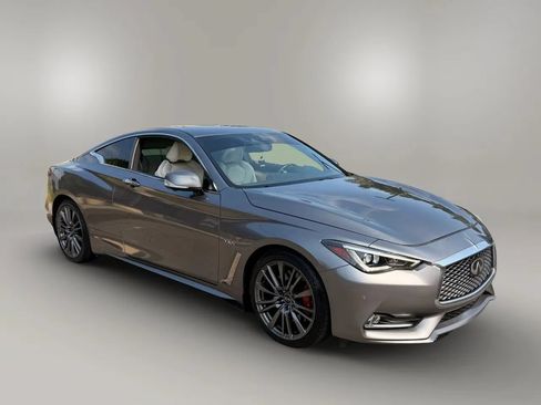 Used 2017 INFINITI Q60 Red Sport 400 AWD/4WD image 2