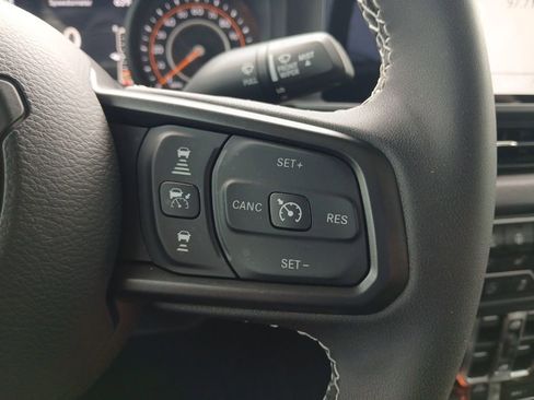 Used 2025 Jeep Gladiator Mojave w/ Convenience Group AWD/4WD image 15