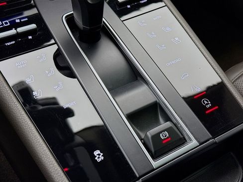 Certified 2023 Porsche Macan Turbo image 22