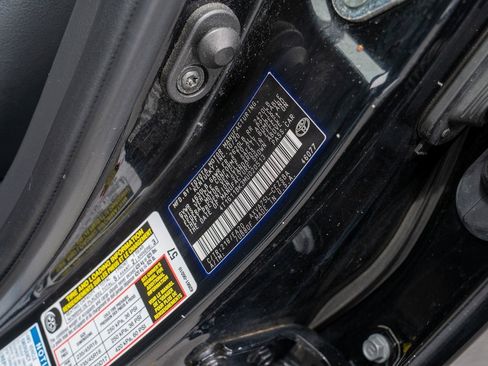 Used 2021 Toyota Camry SE image 18