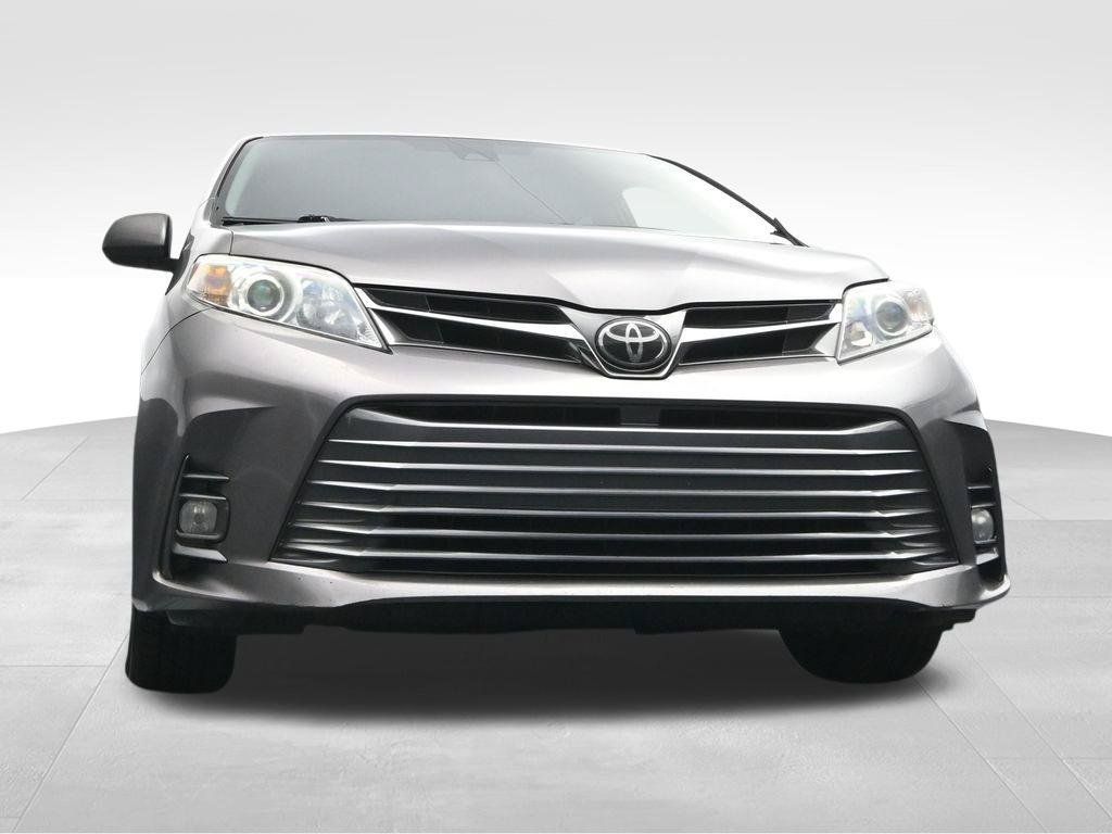 Used 2018 Toyota Sienna XLE w/ XLE Navigation Package FWD image 41