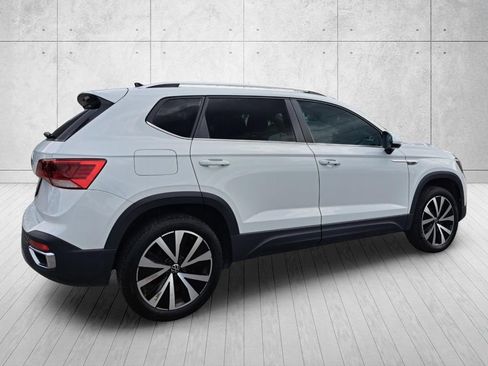 Used 2024 Volkswagen Taos SE FWD image 5