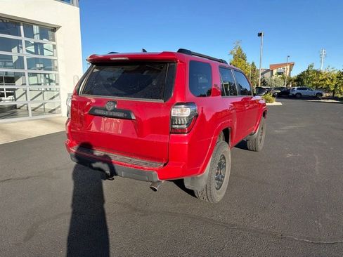 Used 2018 Toyota 4Runner TRD Off-Road Premium AWD/4WD image 5