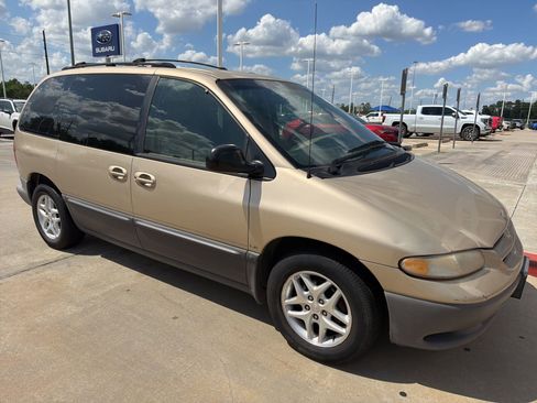 Used 1998 Dodge Caravan LE image 1