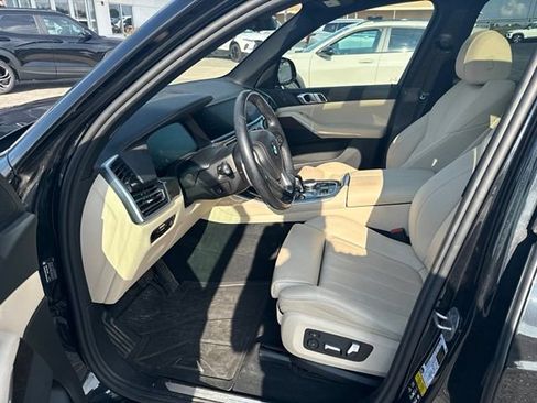 Used 2022 BMW X5 xDrive40i w/ Premium Package AWD/4WD image 14