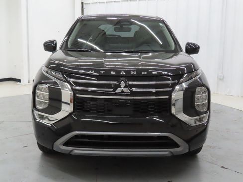 New 2026 Mitsubishi Outlander SE FWD image 9