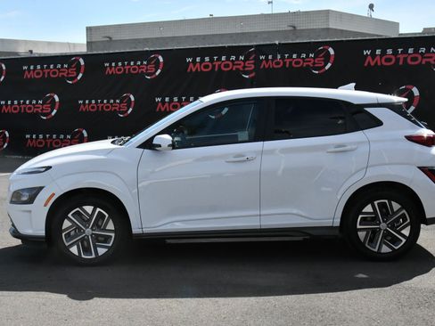 Used 2023 Hyundai Kona SE image 4