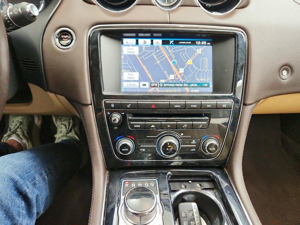 Used 2015 Jaguar XJ AWD image 21