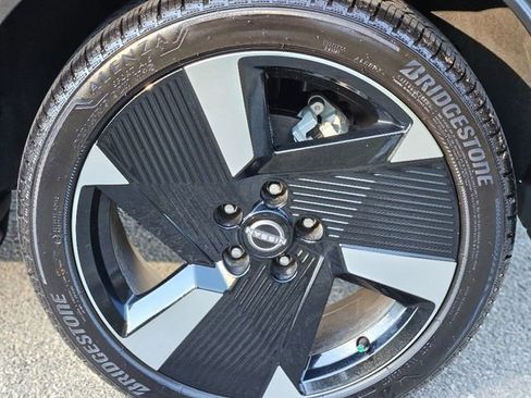 Certified 2025 Nissan Kicks SR image 10