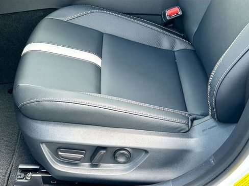 New 2025 Toyota Camry SE w/ Convenience Package FWD image 19