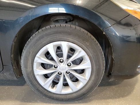 Used 2016 Toyota Camry LE image 9