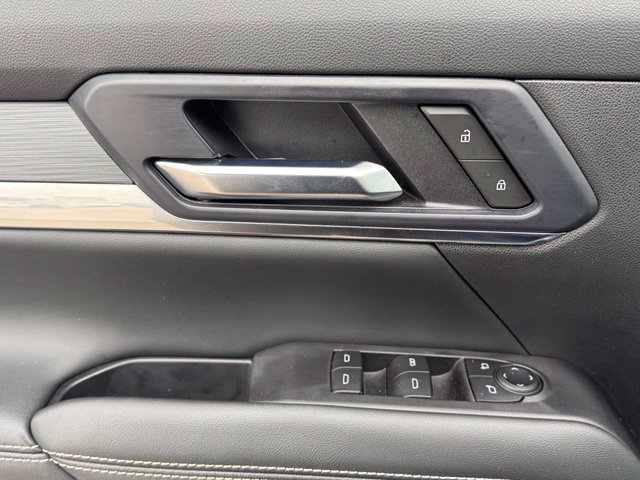 Used 2025 GMC Terrain Elevation w/ Black Edition AWD/4WD image 9
