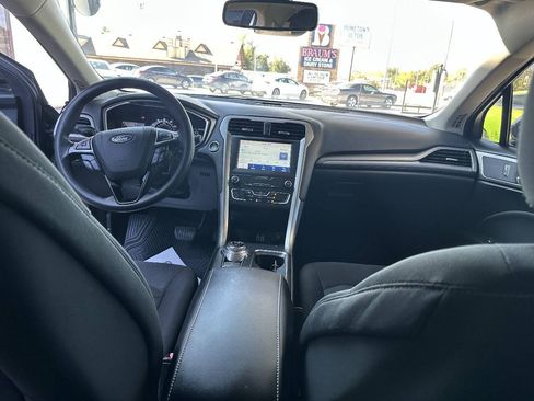 Used 2020 Ford Fusion SE FWD image 18