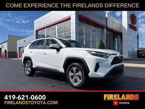 Used 2025 Toyota RAV4 XLE AWD/4WD image 1