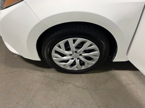Used 2016 Toyota Corolla LE FWD image 30