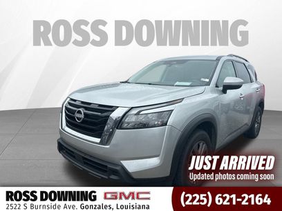 Used 2024 Nissan Pathfinder SV